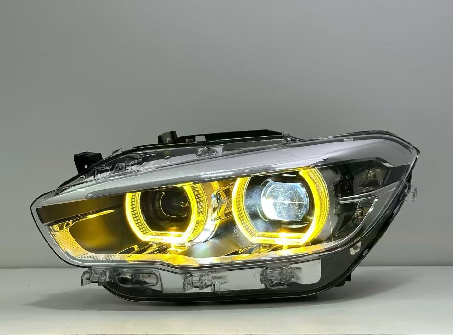 F20 1 series Duel Colour Headlights (White/Yellow)